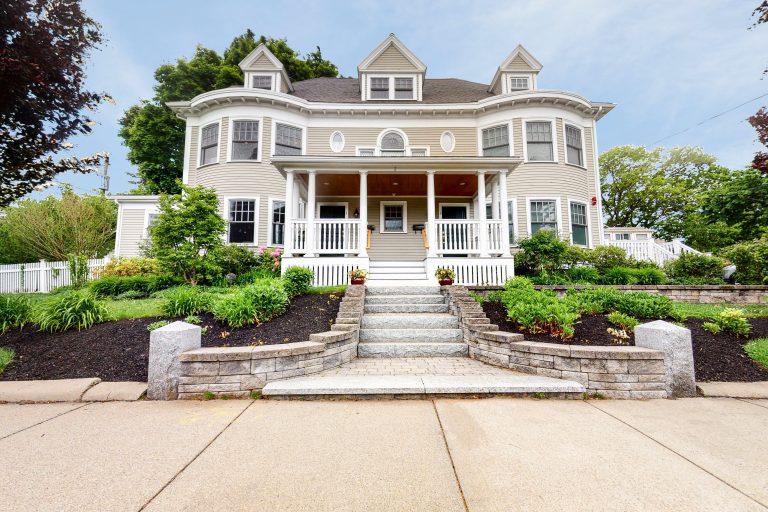 2 Benton Road, Unit 1, Somerville 02143 » Bonny Lamb